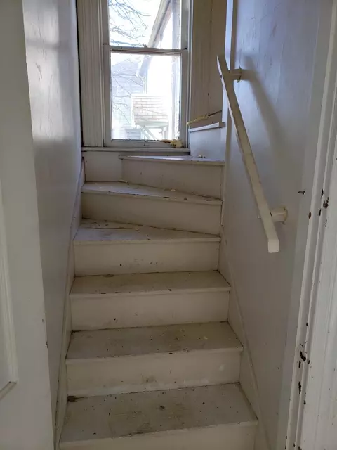 Entry Way - 1417 E High St, Springfield, OH 45505 photo 5 of 6