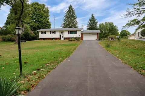 2860 Locust Dr, Springfield, OH 45504 photo 3