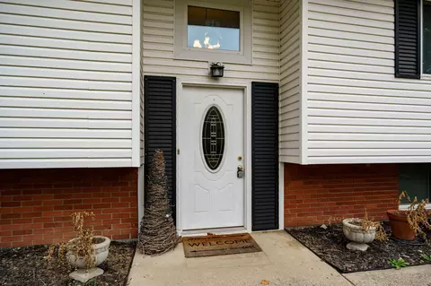 2860 Locust Dr, Springfield, OH 45504 photo 5