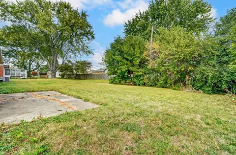 Exterior - 1450 Moorefield Rd, Springfield, OH 45503 photo 4 of 5
