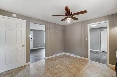 Entry Way - 1450 Moorefield Rd, Springfield, OH 45503 photo 2 of 2