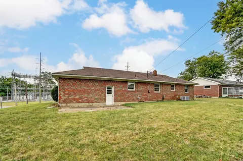 Exterior - 1450 Moorefield Rd, Springfield, OH 45503 photo 3 of 5