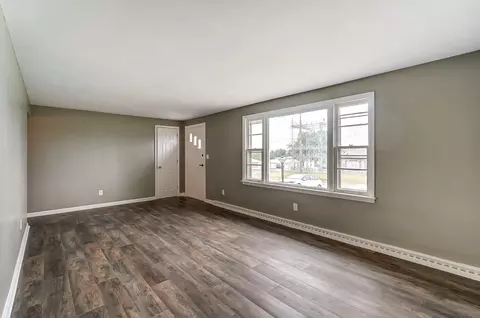 Living - 1450 Moorefield Rd, Springfield, OH 45503 photo 2 of 3