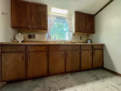 Kitchen - 916 Victory Rd, Springfield, OH 45504 photo 1 of 2