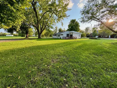 Exterior - 916 Victory Rd, Springfield, OH 45504 photo 2 of 2