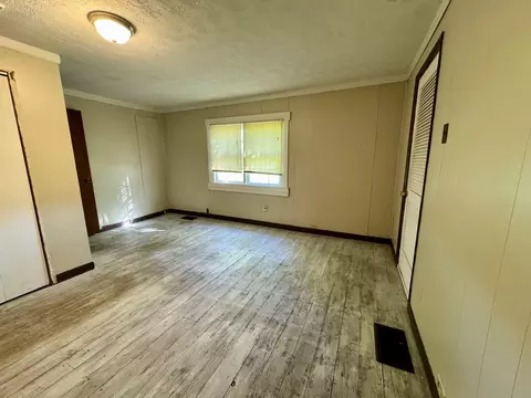 Bedroom - 916 Victory Rd, Springfield, OH 45504 photo 1 of 3