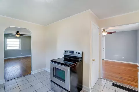 Entry Way - 724 Patrick Rd, Springfield, OH 45503 photo 1 of 3