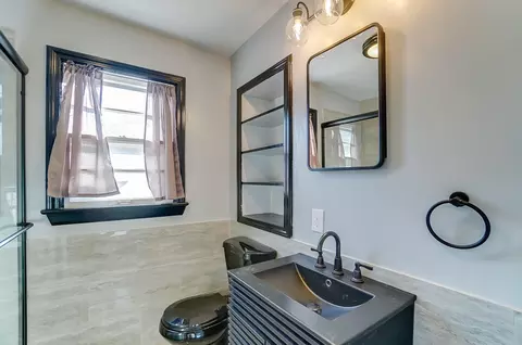 Bath - 724 Patrick Rd, Springfield, OH 45503 photo 1 of 3