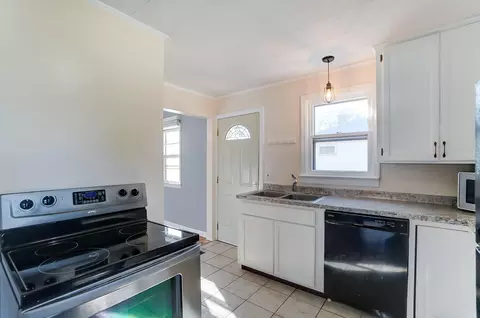 Kitchen - 724 Patrick Rd, Springfield, OH 45503 photo 2 of 4