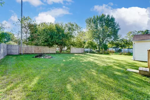 Exterior - 724 Patrick Rd, Springfield, OH 45503 photo 5 of 12