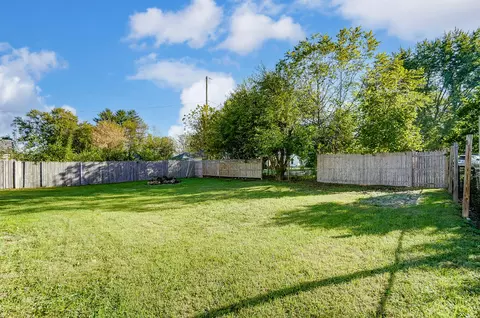 Exterior - 724 Patrick Rd, Springfield, OH 45503 photo 6 of 12