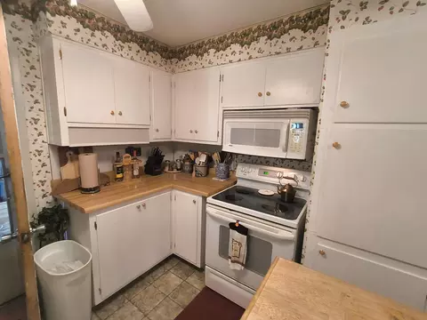 Kitchen - 830 Linden Ave, Celina, OH 45822 photo 2 of 5