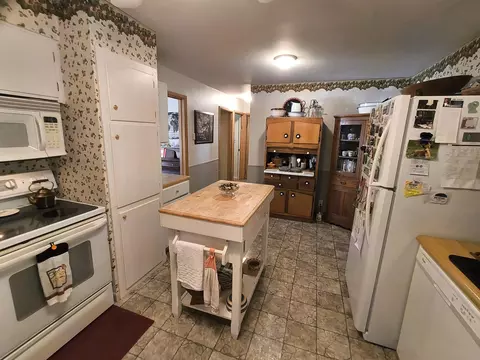 Kitchen - 830 Linden Ave, Celina, OH 45822 photo 4 of 5