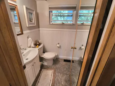 Bath - 830 Linden Ave, Celina, OH 45822 photo 2 of 5