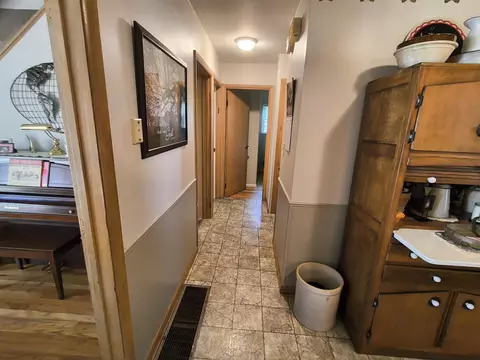 Entry Way - 830 Linden Ave, Celina, OH 45822 photo 2 of 12