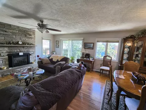 Living - 830 Linden Ave, Celina, OH 45822 photo 2 of 4