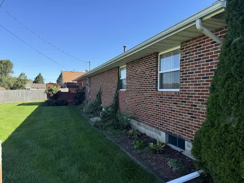 3951 Delmar Cir, Springfield, OH 45503 photo 5