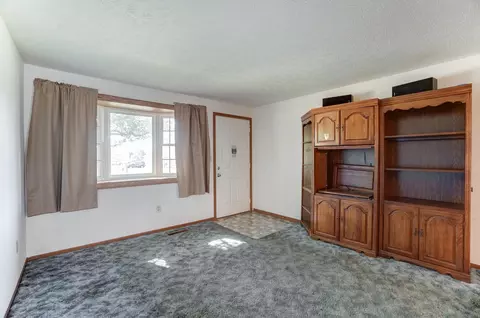 Living - 1650 Sierra Ave, Springfield, OH 45503 photo 4 of 4
