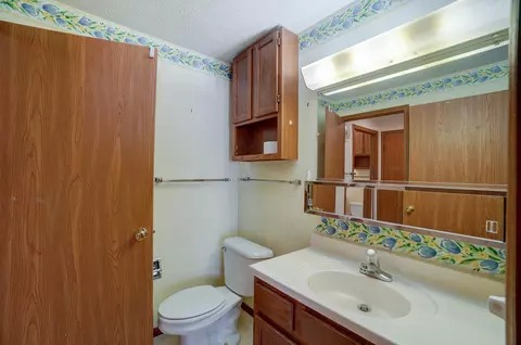 Bath - 1650 Sierra Ave, Springfield, OH 45503 photo 1 of 3