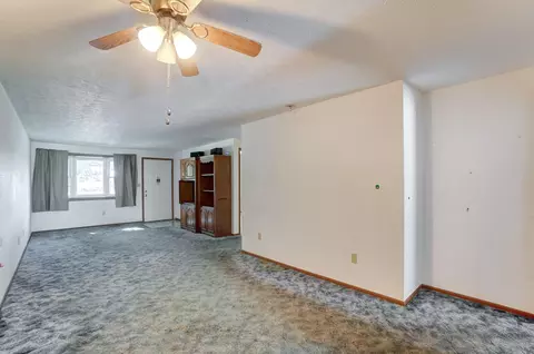 Living - 1650 Sierra Ave, Springfield, OH 45503 photo 3 of 4