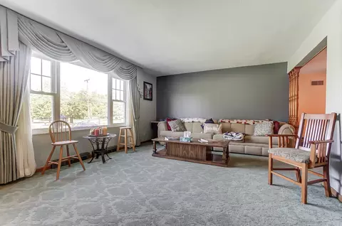 Living - 2831 Hillside Ave, Springfield, OH 45503 photo 3 of 4
