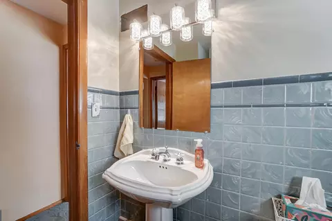 Bath - 2831 Hillside Ave, Springfield, OH 45503 photo 2 of 2