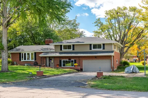 1103 Lipton Ln, Beavercreek, OH 45430