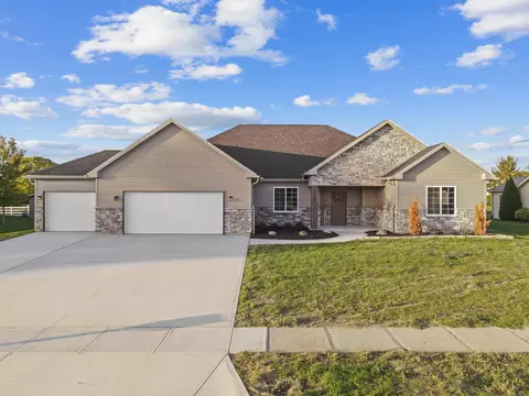 9588 Augusta Ln, Piqua, OH 45356