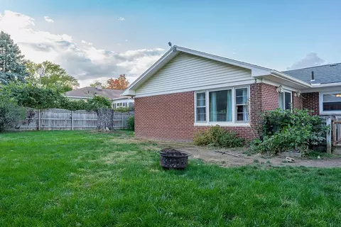 Exterior - 1033 Talisman Cir, Springfield, OH 45503 photo 2 of 3
