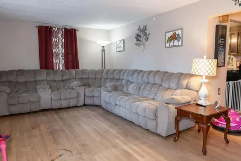 Living - 1033 Talisman Cir, Springfield, OH 45503 photo 1 of 3