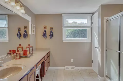 Bath - 1480 Shrine Rd, Springfield, OH 45504 photo 2 of 2