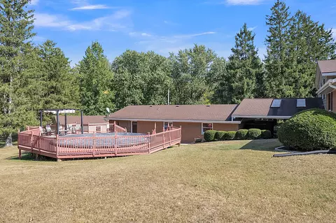 Exterior - 1480 Shrine Rd, Springfield, OH 45504 photo 6 of 9