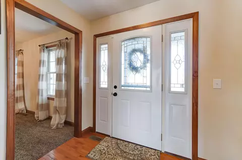 Entry Way - 3931 Pinewood Ave, Springfield, OH 45502 photo 2 of 5