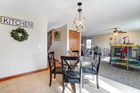 Dining - 3931 Pinewood Ave, Springfield, OH 45502 photo 1 of 3