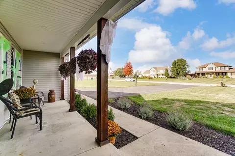 Exterior - 3931 Pinewood Ave, Springfield, OH 45502 photo 6 of 16