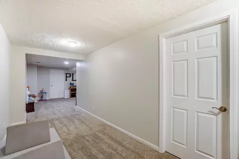 Entry Way - 3931 Pinewood Ave, Springfield, OH 45502 photo 5 of 5