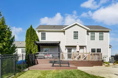 Exterior - 3931 Pinewood Ave, Springfield, OH 45502 photo 7 of 16