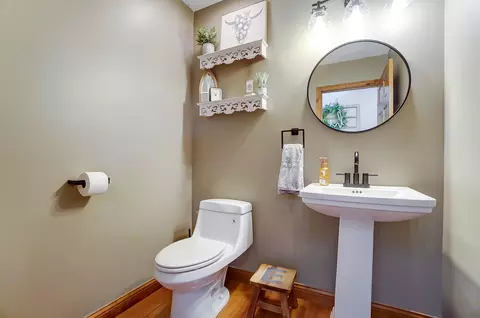 Bath - 3931 Pinewood Ave, Springfield, OH 45502 photo 1 of 7