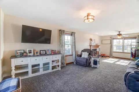 Living - 3931 Pinewood Ave, Springfield, OH 45502 photo 1 of 1