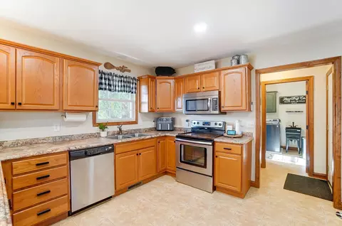 Kitchen - 3931 Pinewood Ave, Springfield, OH 45502 photo 2 of 4