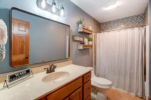 Bath - 3931 Pinewood Ave, Springfield, OH 45502 photo 6 of 7