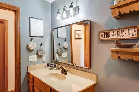 Bath - 3931 Pinewood Ave, Springfield, OH 45502 photo 7 of 7