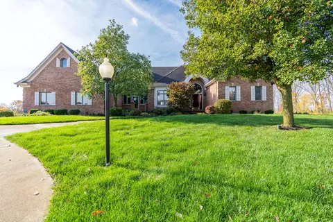1590 Wedgewood Dr, Piqua, OH 45356