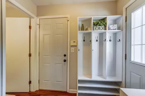 Entry Way - 606 Westchester Park Dr, Springfield, OH 45504 photo 6 of 10