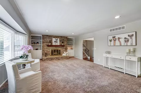 Living - 606 Westchester Park Dr, Springfield, OH 45504 photo 2 of 9