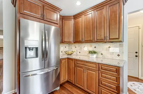 Kitchen - 606 Westchester Park Dr, Springfield, OH 45504 photo 4 of 8