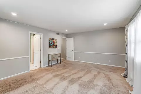 Bedroom - 606 Westchester Park Dr, Springfield, OH 45504 photo 1 of 9
