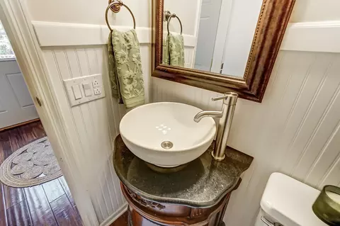 Bath - 606 Westchester Park Dr, Springfield, OH 45504 photo 2 of 11