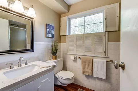 Bath - 606 Westchester Park Dr, Springfield, OH 45504 photo 9 of 11