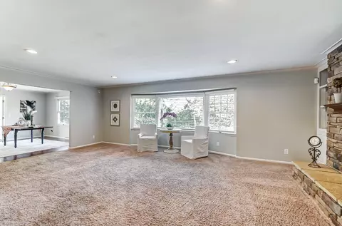 Living - 606 Westchester Park Dr, Springfield, OH 45504 photo 3 of 9